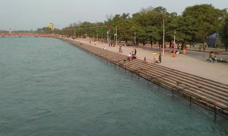 Vishnu Ghat Haridwar hotels in haridwar near Vishnu Ghat, a serene spot along the Ganga in Haridwar near hotel crystal ganga heights har ki pauri